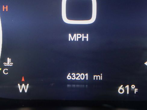 Used 2023 Chrysler Pacifica Touring-L FWD image 16