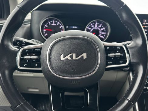 Used 2022 Kia Carnival LX image 22
