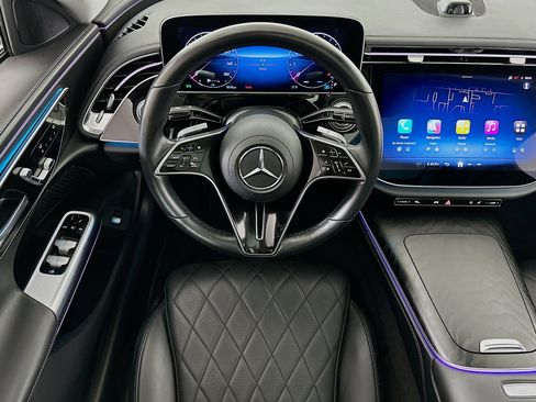 Used 2025 Mercedes-Benz E 450 4MATIC Sedan w/ Airmatic Package image 19