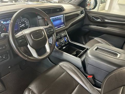 Used 2021 GMC Yukon Denali w/ Denali Premium Package image 11