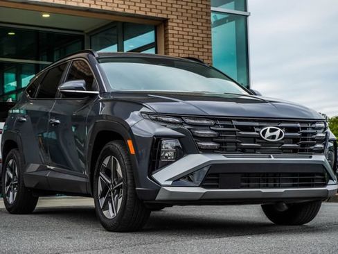 Certified 2025 Hyundai Tucson SEL AWD/4WD image 4