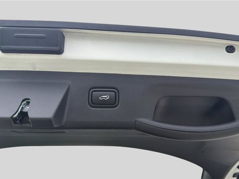 Used 2025 Hyundai Tucson Limited FWD image 19