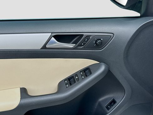 Used 2011 Volkswagen Jetta SEL image 17