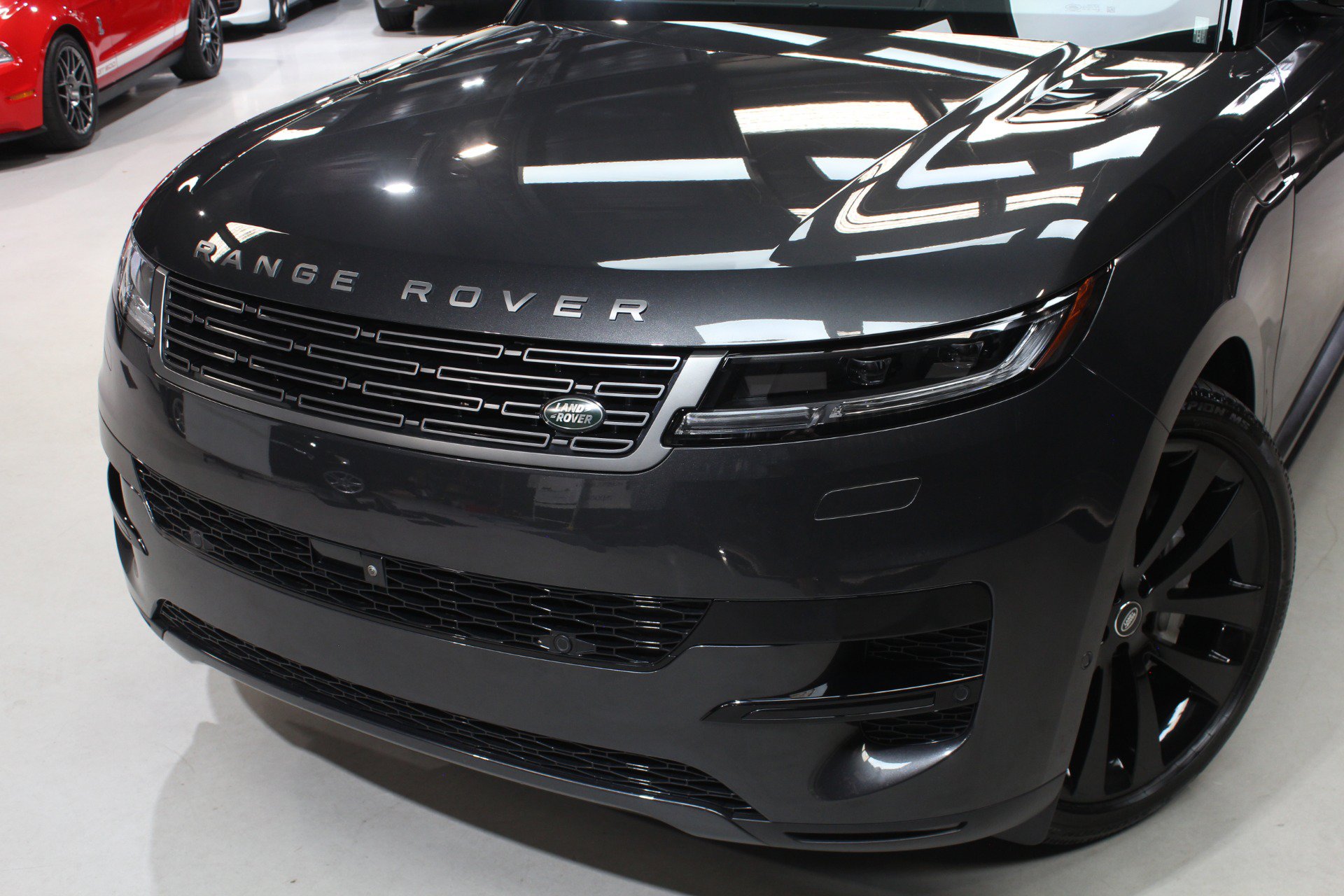 Used 2025 Land Rover Range Rover Sport SE AWD/4WD image 6