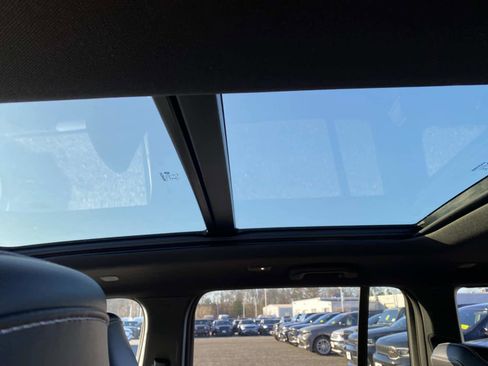 New 2025 Jeep Grand Cherokee Limited image 8