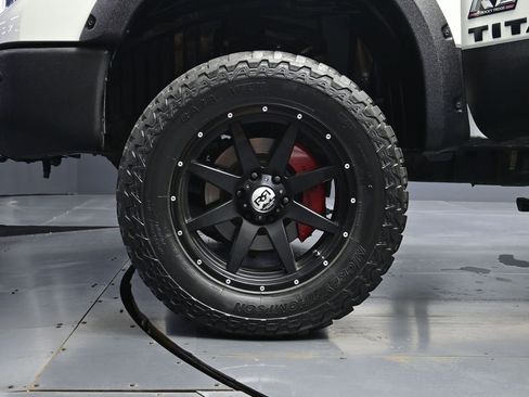 Used 2019 Nissan Titan SV w/ SV Convenience Package image 23