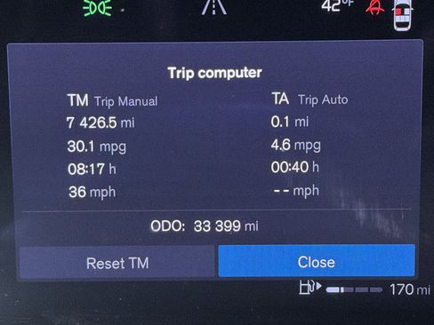 Certified 2024 Volvo XC60 B5 Plus w/ Climate Package image 31