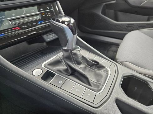Used 2025 Volkswagen Jetta SE FWD image 19