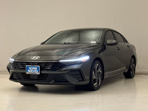 Used 2026 Hyundai Elantra Limited FWD image 2