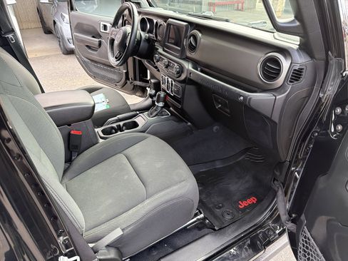 Used 2018 Jeep Wrangler Unlimited Sport S image 22