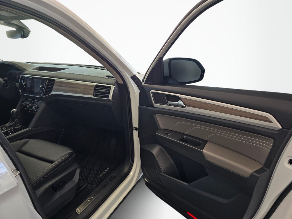 Used 2023 Volkswagen Atlas SEL AWD/4WD image 44