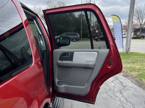Used 2005 Ford Expedition XLT image 27