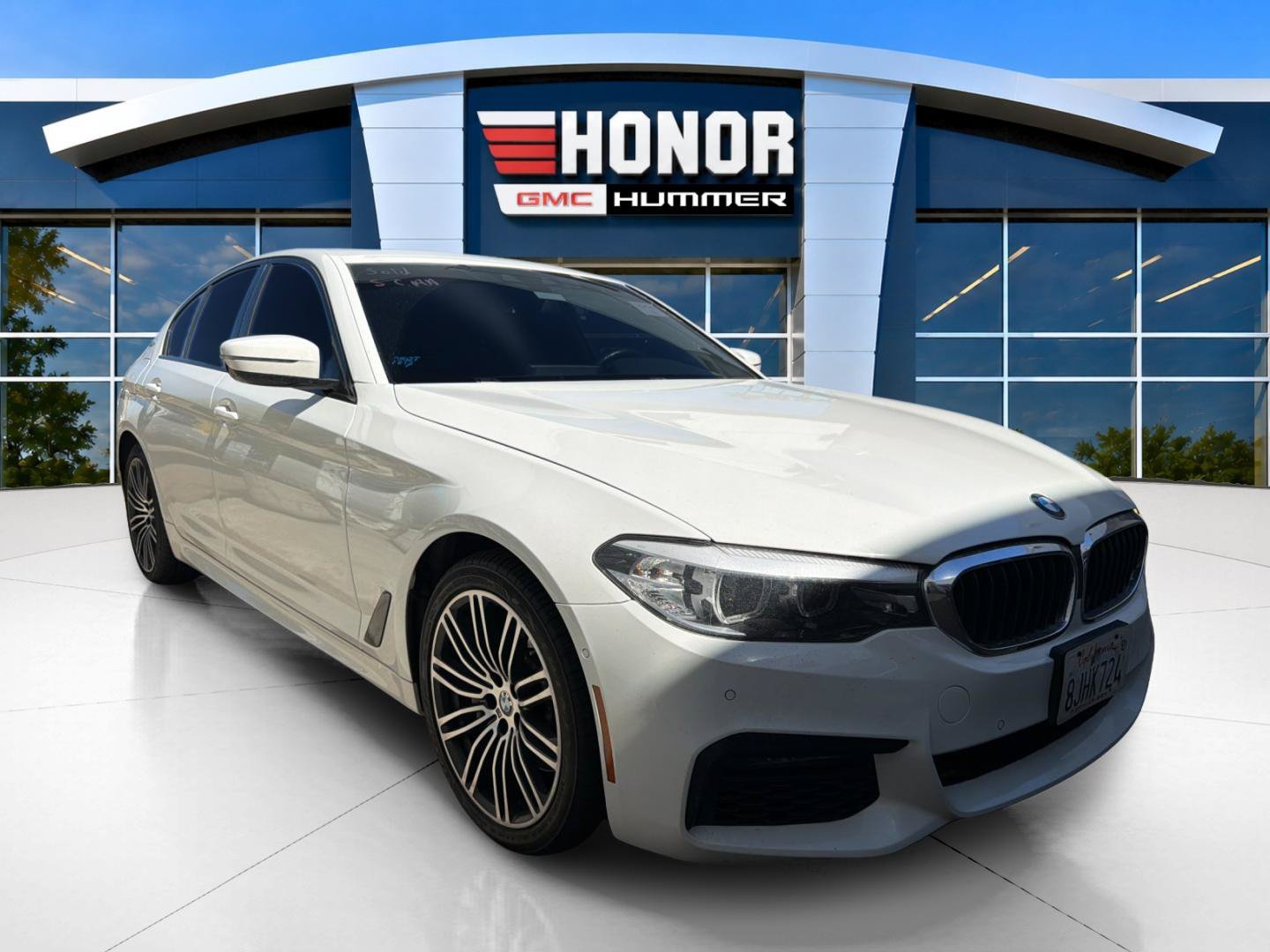 Used 2019 BMW 530e w/ M Sport Package RWD image 2