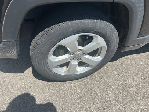Used 2018 Jeep Compass Latitude w/ Popular Equipment Group AWD/4WD image 18