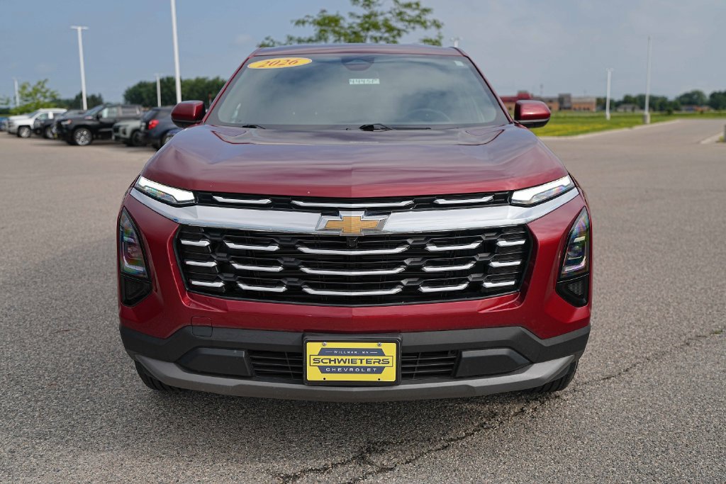 Used 2026 Chevrolet Equinox LT AWD/4WD image 2