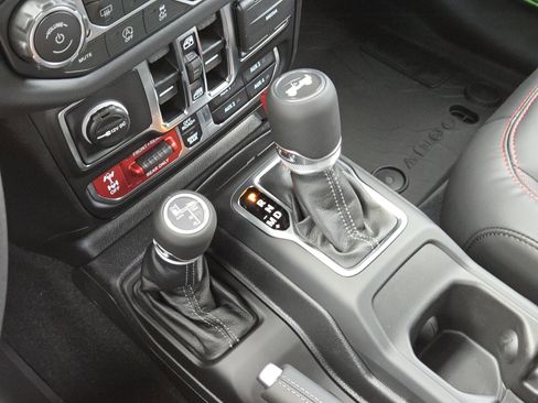 New 2025 Jeep Wrangler Unlimited Rubicon image 17