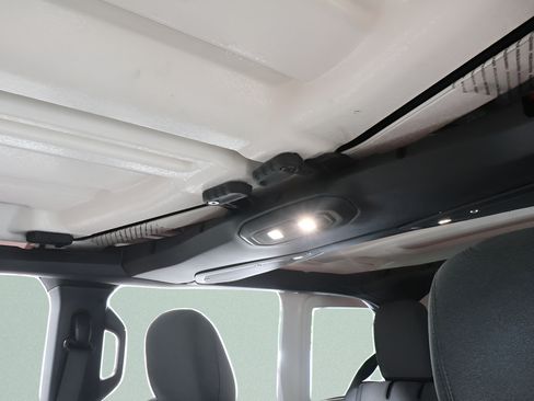 Used 2026 Jeep Wrangler Unlimited Rubicon AWD/4WD image 19