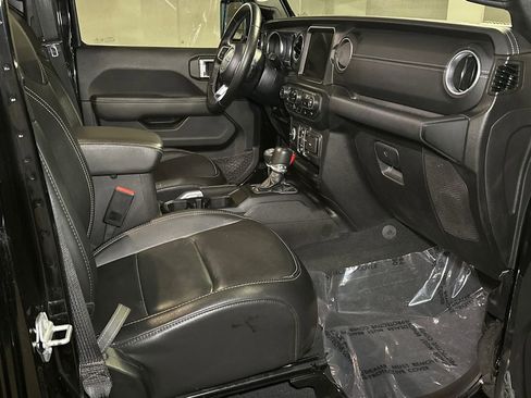 Used 2022 Jeep Wrangler Unlimited Sahara w/ Cold Weather Group AWD/4WD image 9