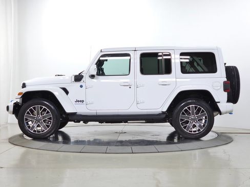 Used 2023 Jeep Wrangler Unlimited Sahara AWD/4WD image 4