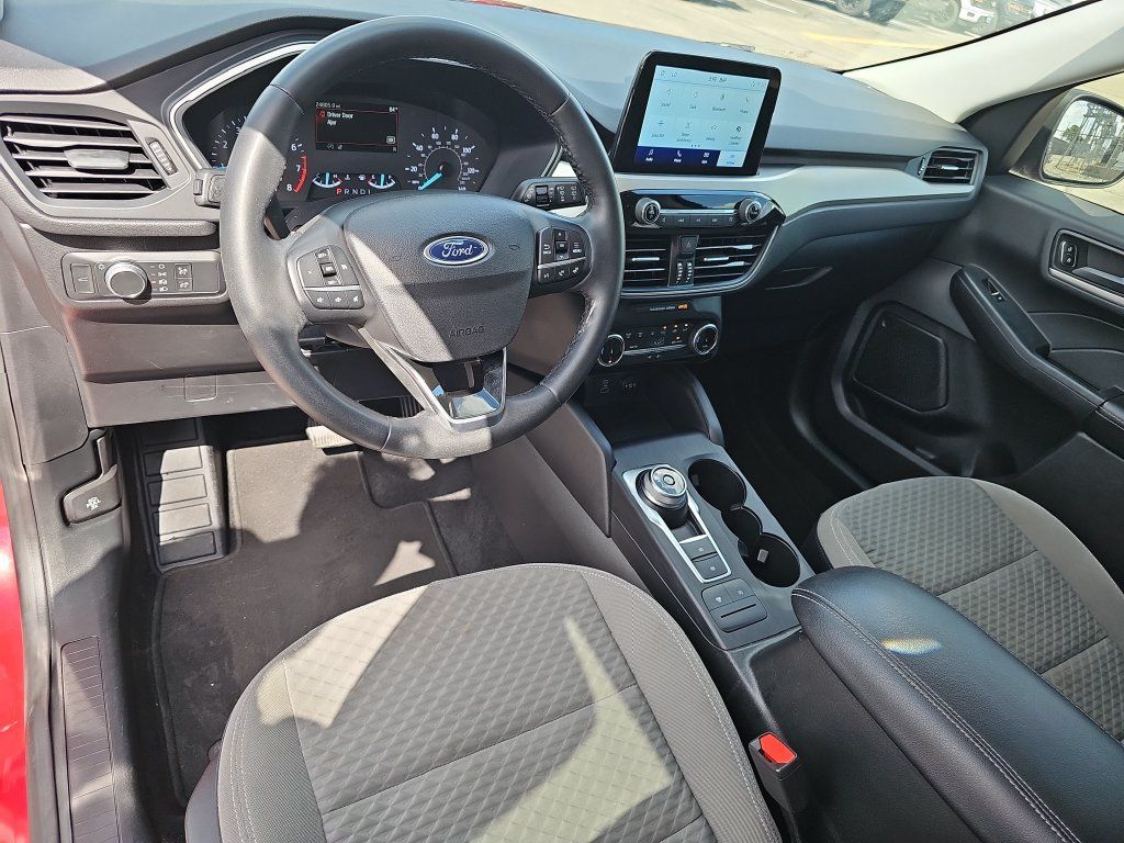 Used 2022 Ford Escape SE w/ Convenience Package FWD image 16