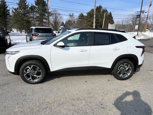 New 2026 Chevrolet Trax LT w/ Driver Confidence Package image 2