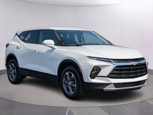 Used 2025 Chevrolet Blazer LT FWD image 7