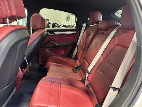 Used 2022 Porsche Cayenne Coupe AWD/4WD image 5