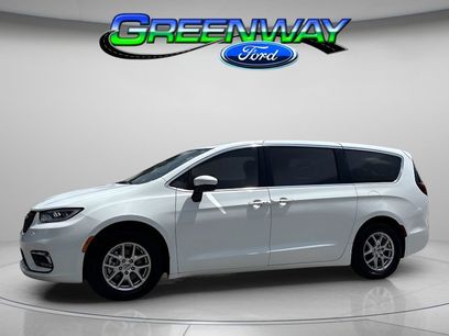 Used 2023 Chrysler Pacifica Touring-L