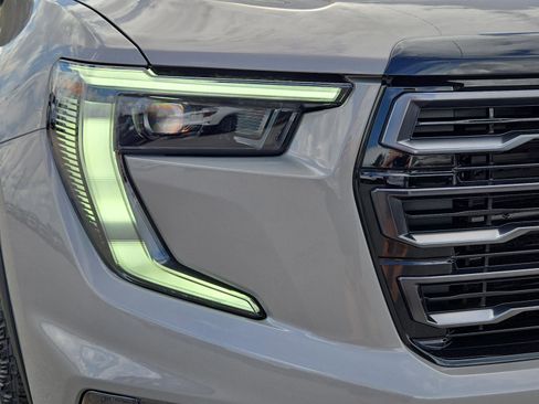 New 2026 GMC Acadia AT4 w/ LPO, Floor Liner Package AWD/4WD image 4