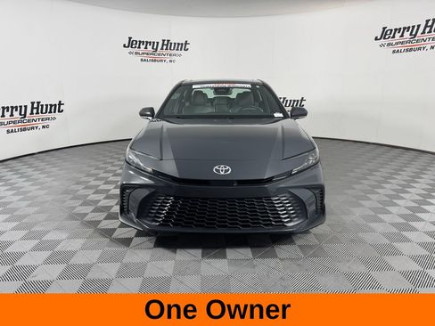 Used 2025 Toyota Camry SE w/ Convenience Package image 5