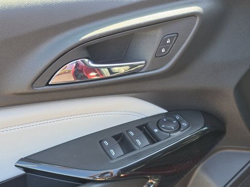 Used 2025 Chevrolet Trax LT FWD image 28