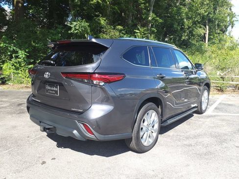 Used 2023 Toyota Highlander Limited FWD image 7