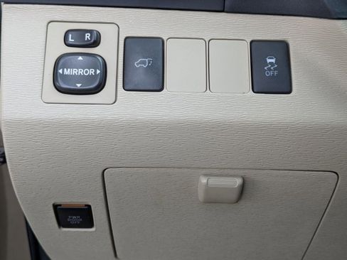 Used 2010 Toyota Venza image 9