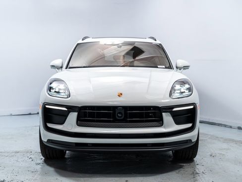 Certified 2026 Porsche Macan AWD/4WD image 10