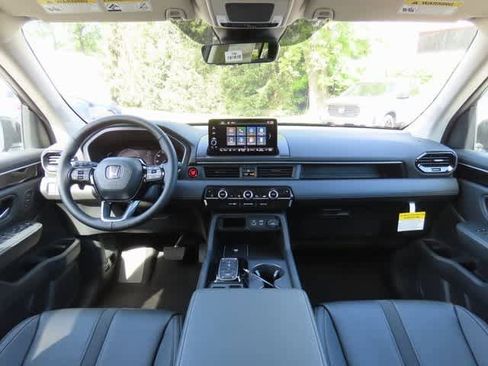 New 2025 Honda Pilot EX-L image 16