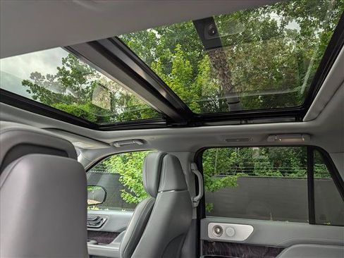 Used 2019 Lincoln Navigator L Reserve w/ Cargo Package AWD/4WD image 32
