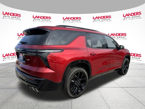 Used 2024 Chevrolet Traverse RS image 3