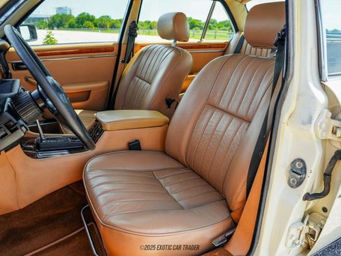 Used 1987 Jaguar XJ6 image 23