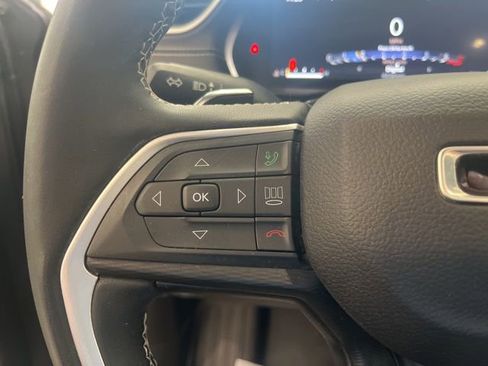 Used 2024 Jeep Grand Cherokee L Altitude image 14