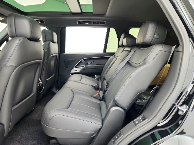 Used 2025 Land Rover Range Rover Long Wheelbase SE AWD/4WD image 26