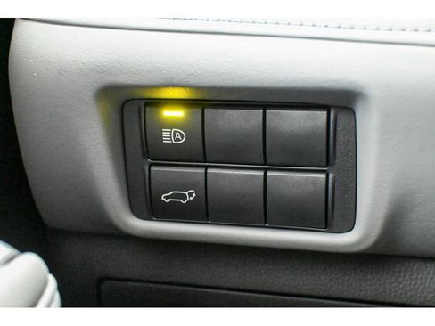 Used 2025 Toyota Highlander XLE image 41