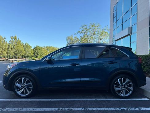 Used 2017 Kia Niro Touring FWD image 2