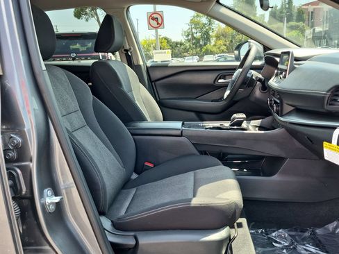 Certified 2026 Nissan Rogue SV FWD image 31