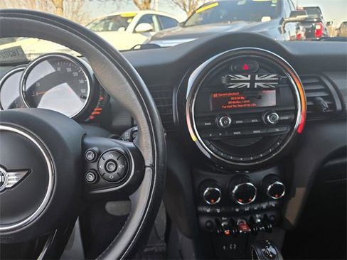 Used 2015 MINI Cooper 4-Door Hardtop image 13