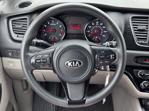Used 2016 Kia Sedona LX w/ LX Convenience Package FWD image 13