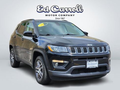 Used 2018 Jeep Compass Latitude w/ Popular Equipment Group AWD/4WD image 3