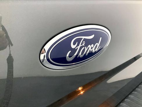 Used 2015 Ford F150 XLT AWD/4WD image 9