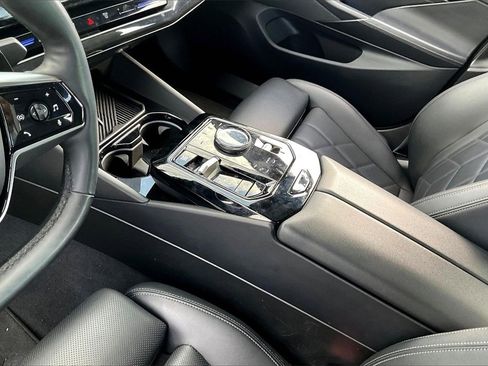 Used 2024 BMW 530i image 15