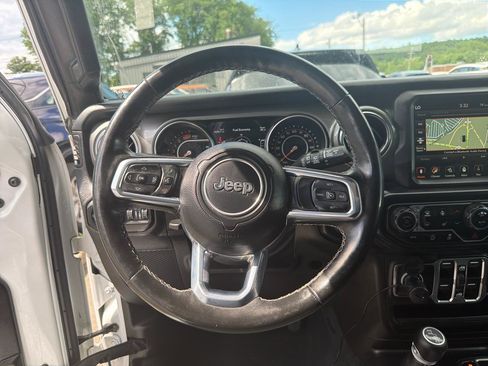 Used 2022 Jeep Wrangler Unlimited Sahara w/ LED Lighting Group AWD/4WD image 20