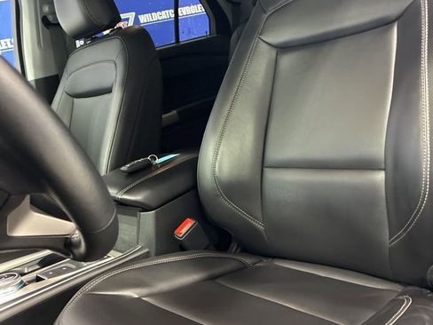 Used 2023 Ford Explorer XLT w/ Equipment Group 202A AWD/4WD image 17